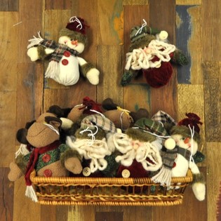 PLÜSCH SCHNEEMANN & WEIHNACHTSMANN IM KORB - MODELL 3 (12 Stk.)