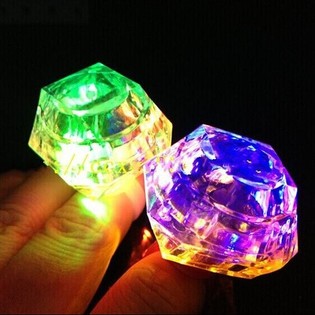 Leuchtringe im Display (36er Pack) - LED Party-Ringe
